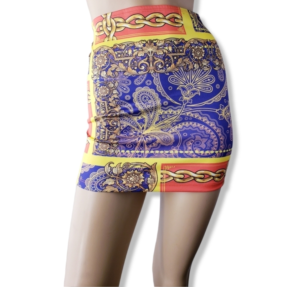 Juju & B Multicolored Gold Chainlink Paisley Baroque Print Mini Skirt